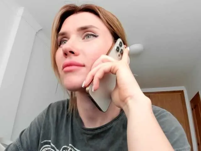 Live sex webcam photo for ZoiKissy #291084863
