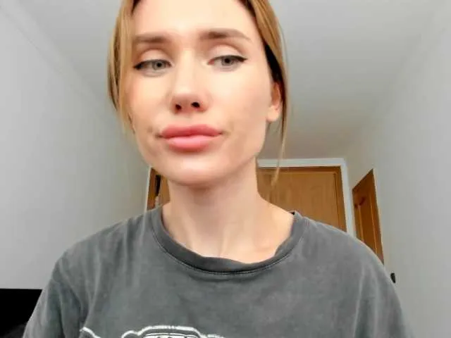 Live sex webcam photo for ZoiKissy #291090879