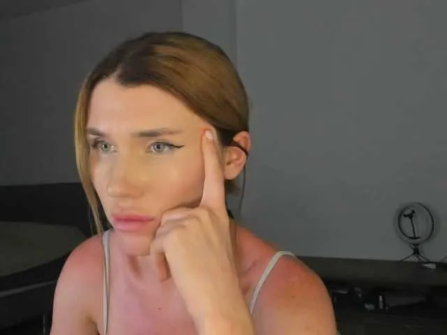 Live sex webcam photo for ZoiKissy #291645609