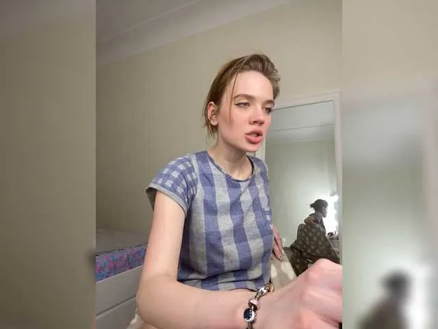 Live sex webcam photo for ____-_-____ #272892914