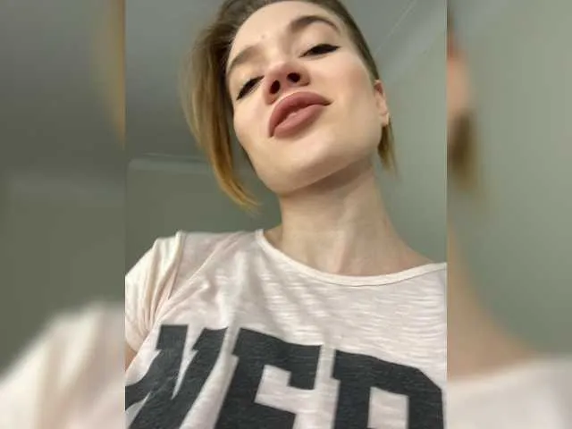 Live sex webcam photo for ____-_-____ #272900660