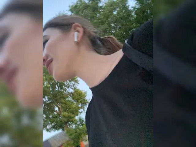 Live sex webcam photo for ____-_-____ #273949592