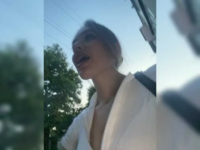 Live sex webcam photo for ____-_-____ #273958796