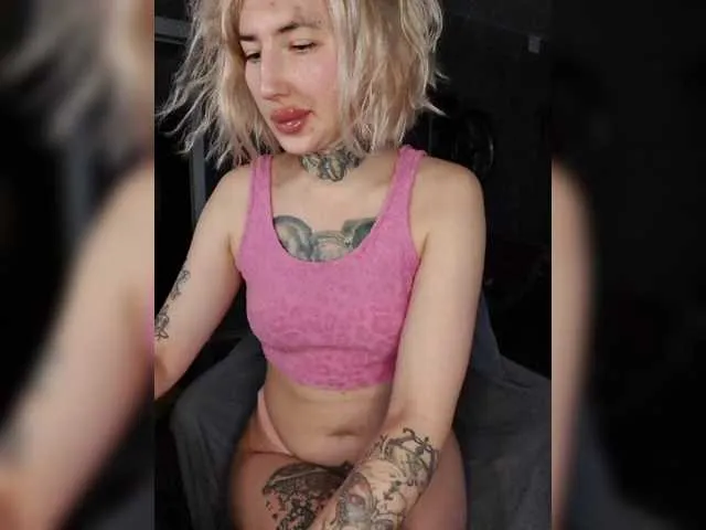Live sex webcam photo for a-squirter #290286973