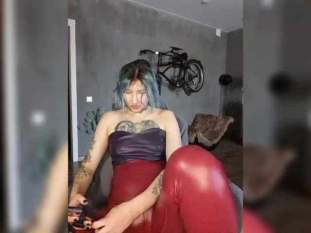 Live sex webcam photo for a-squirter #290930451