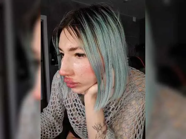 Live sex webcam photo for a-squirter #291070411