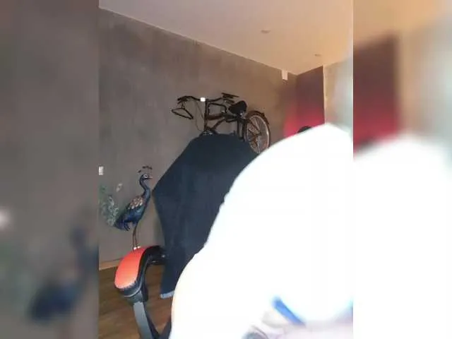 Live sex webcam photo for a-squirter #291420076