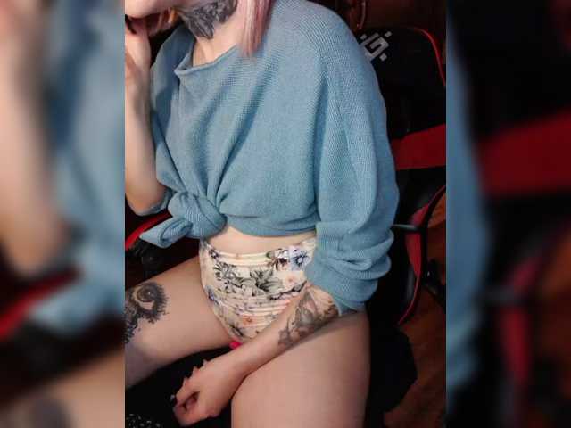 Live sex webcam photo for a-squirter #291888083