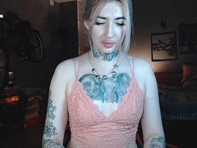 Live sex webcam photo for a-squirter #292139952