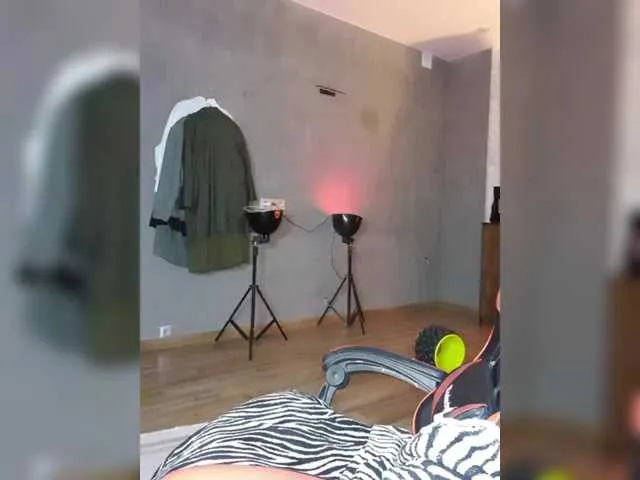 Live sex webcam photo for a-squirter #292292866