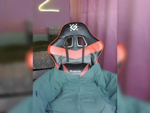 Live sex webcam photo for a-squirter #292387249