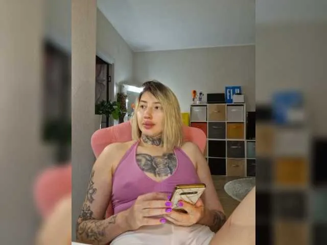 Live sex webcam photo for a-squirter #294047838