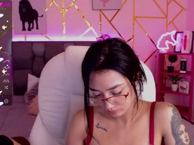 Live sex webcam photo for abbysantanaa #274415661