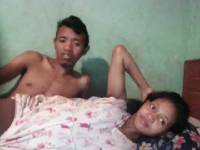 Live sex webcam photo for adamsetamanda #275736222