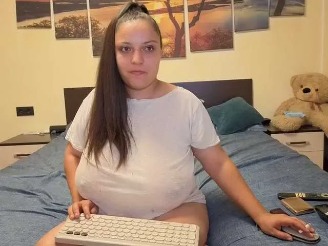 Live sex webcam photo for adellineee #293994931