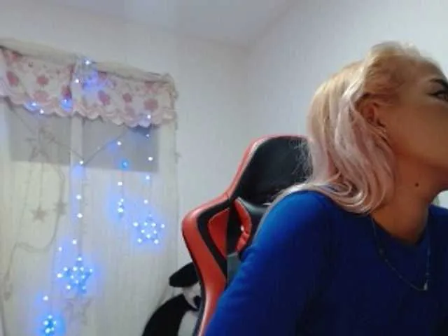 Live sex webcam photo for adri14-1 #271751836