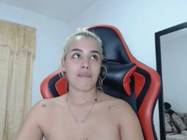 Live sex webcam photo for adri14-1 #272011534