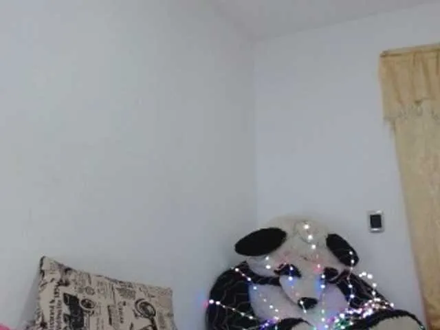 Live sex webcam photo for adri14-1 #272086095