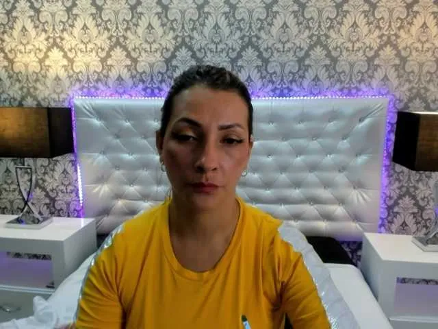Live sex webcam photo for adrianatorres #271883695