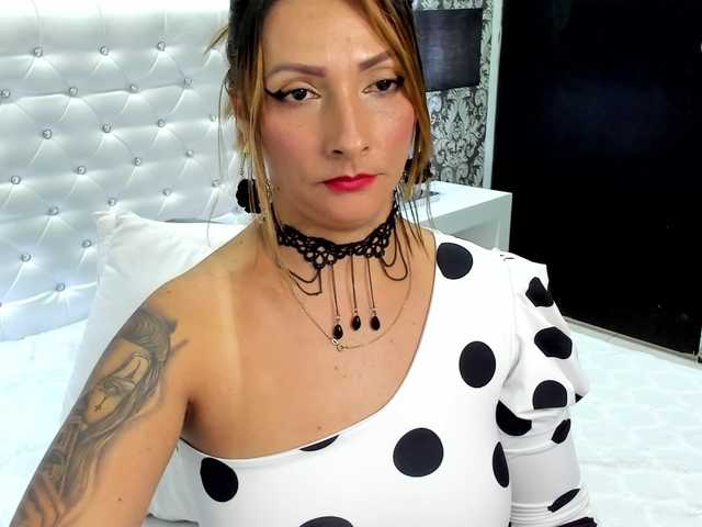 Live sex webcam photo for adrianatorres #272467191