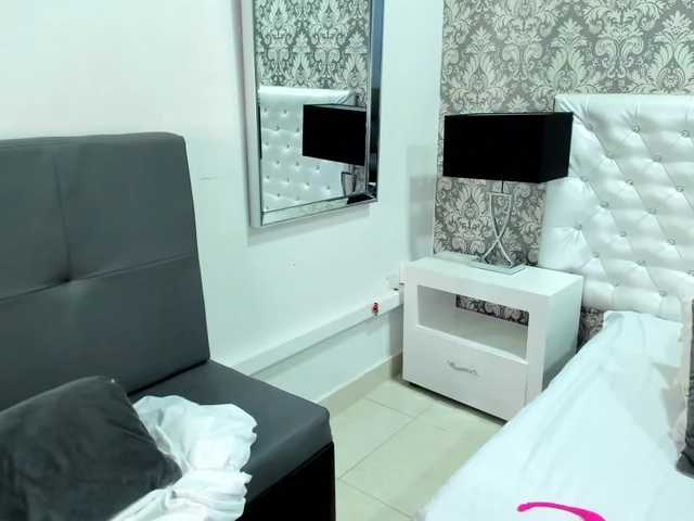 Live sex webcam photo for adrianatorres #272552508