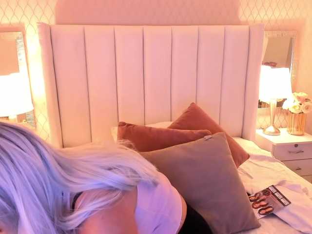 Live sex webcam photo for adrianatorres #273052192