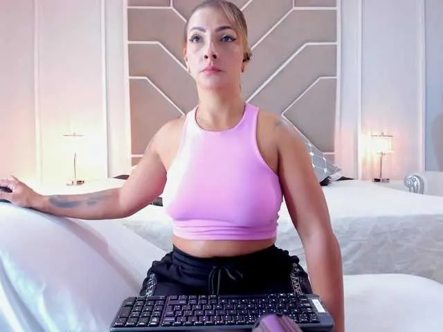 Live sex webcam photo for adrianatorres #275524098