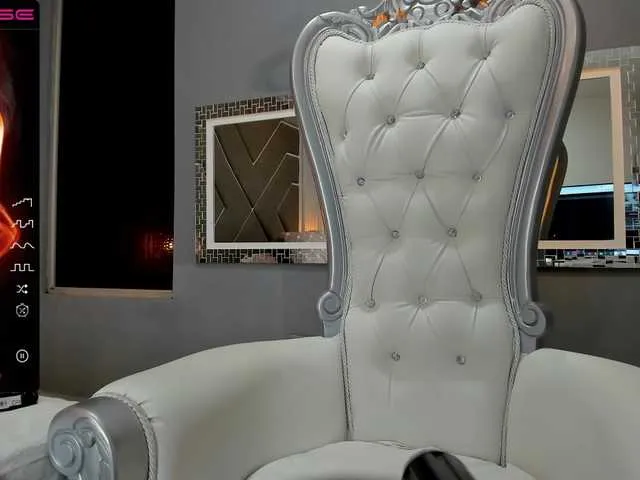 Live sex webcam photo for adrianatorres #275625285