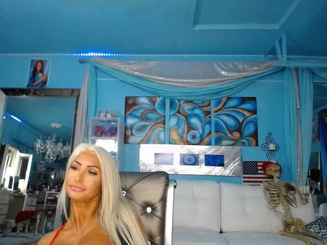 Live sex webcam photo for adrianna_fox #287953296