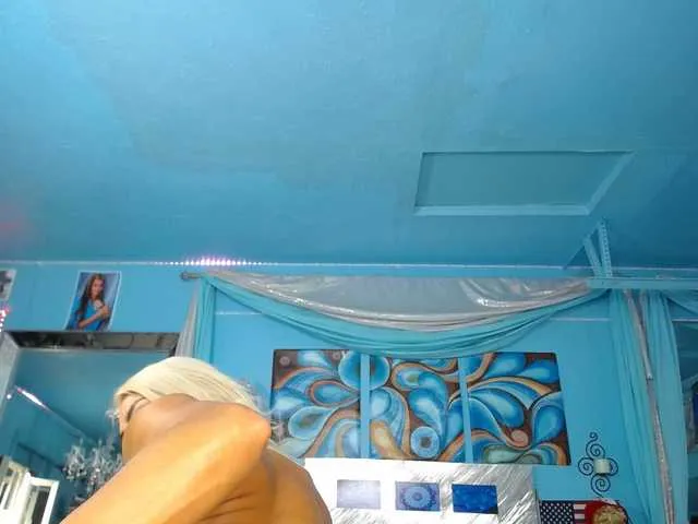 Live sex webcam photo for adrianna_fox #287953303