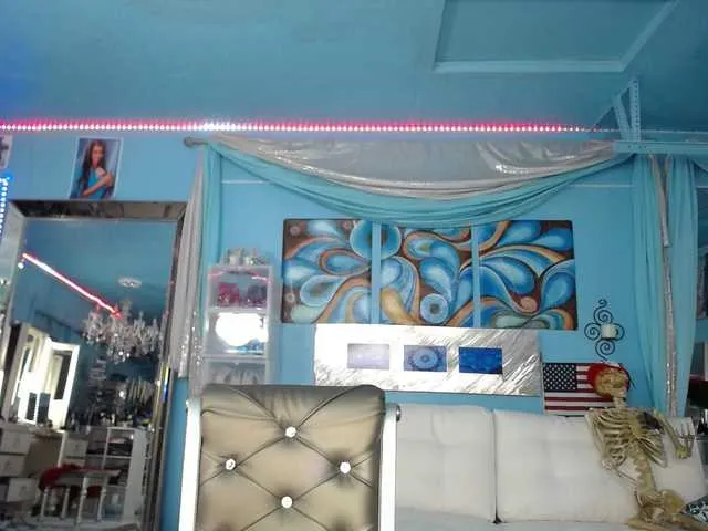 Live sex webcam photo for adrianna_fox #287953308