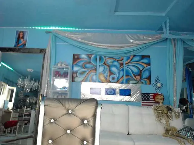 Live sex webcam photo for adrianna_fox #287953314