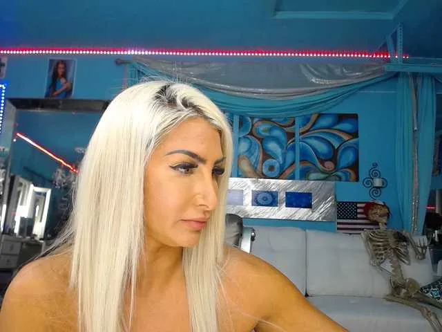 Live sex webcam photo for adrianna_fox #287953344