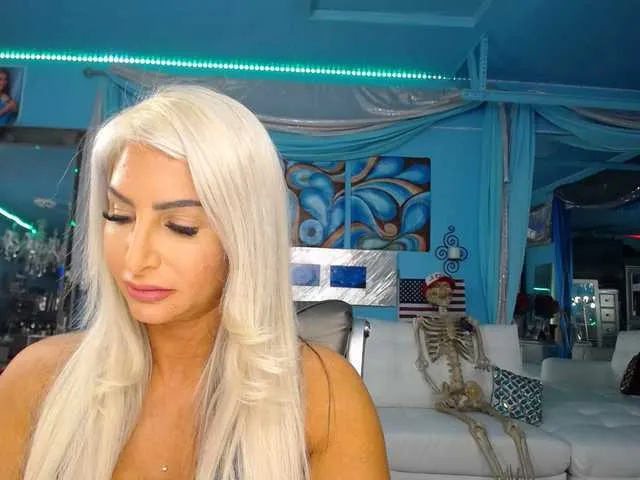 Live sex webcam photo for adrianna_fox #287953351