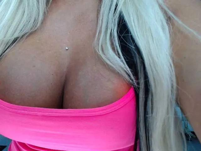 Live sex webcam photo for adrianna_fox #287953364