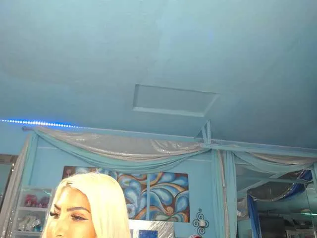 Live sex webcam photo for adrianna_fox #287953377