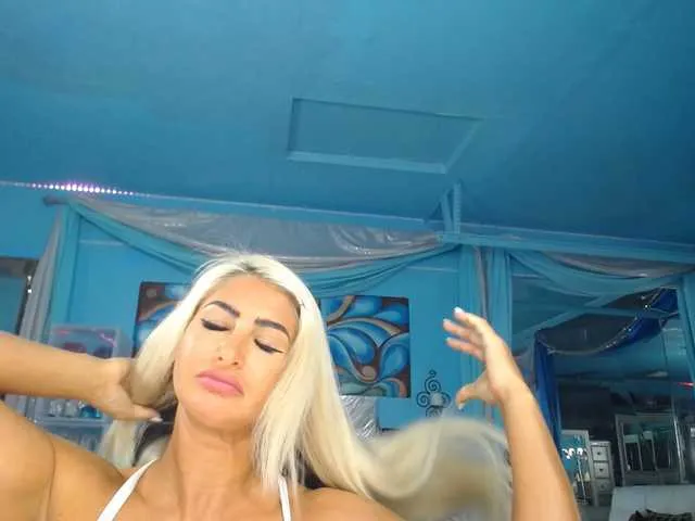 Live sex webcam photo for adrianna_fox #287953378