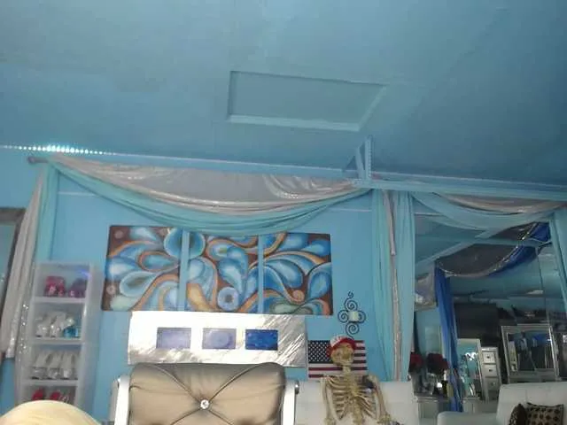 Live sex webcam photo for adrianna_fox #287953405