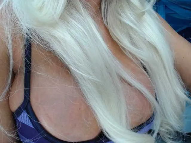 Live sex webcam photo for adrianna_fox #287953407