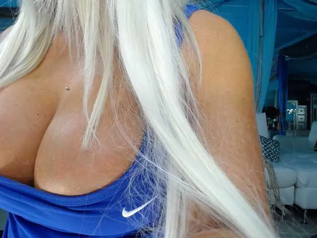 Live sex webcam photo for adrianna_fox #287953429