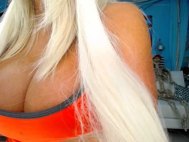 Live sex webcam photo for adrianna_fox #287953451