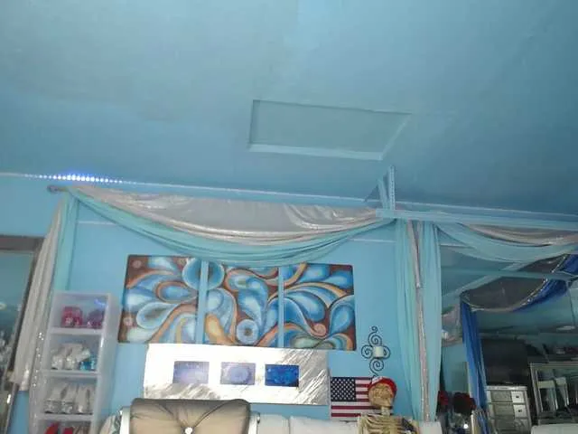 Live sex webcam photo for adrianna_fox #287953473