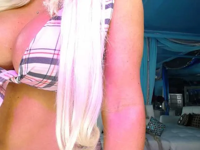 Live sex webcam photo for adrianna_fox #287953479