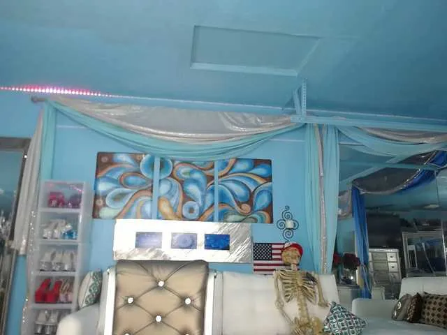 Live sex webcam photo for adrianna_fox #287953487