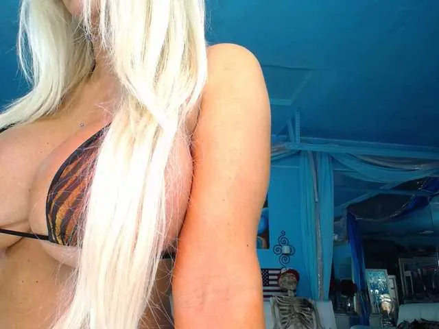 Live sex webcam photo for adrianna_fox #287953498