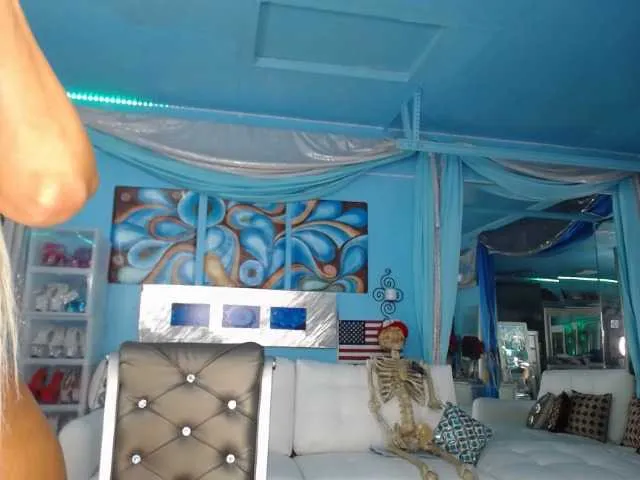 Live sex webcam photo for adrianna_fox #287953515