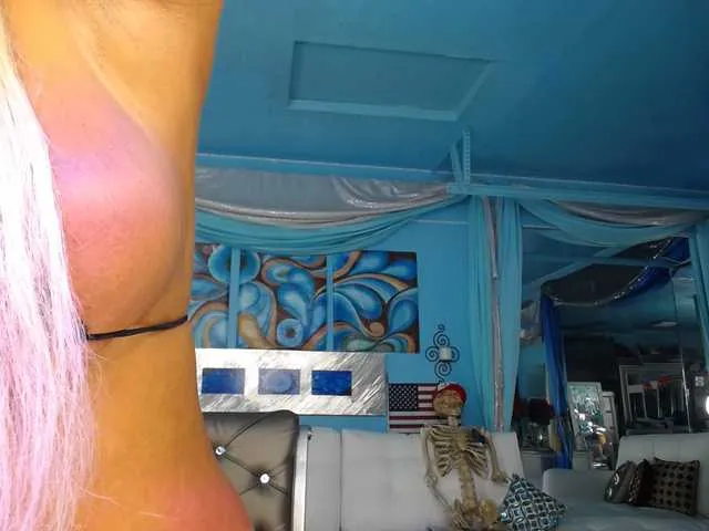 Live sex webcam photo for adrianna_fox #287953518