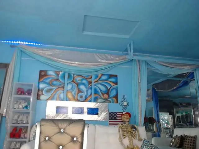 Live sex webcam photo for adrianna_fox #287953523