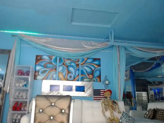 Live sex webcam photo for adrianna_fox #287953527