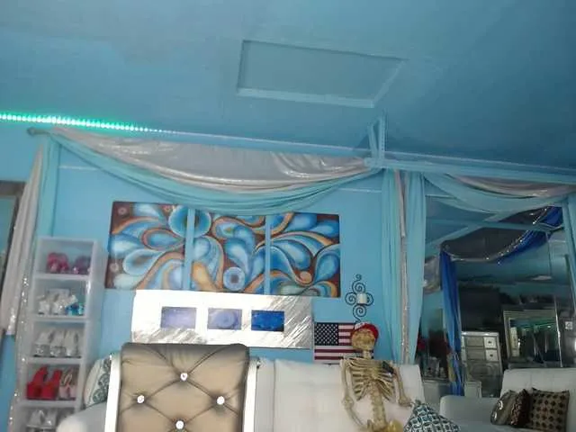 Live sex webcam photo for adrianna_fox #287953535